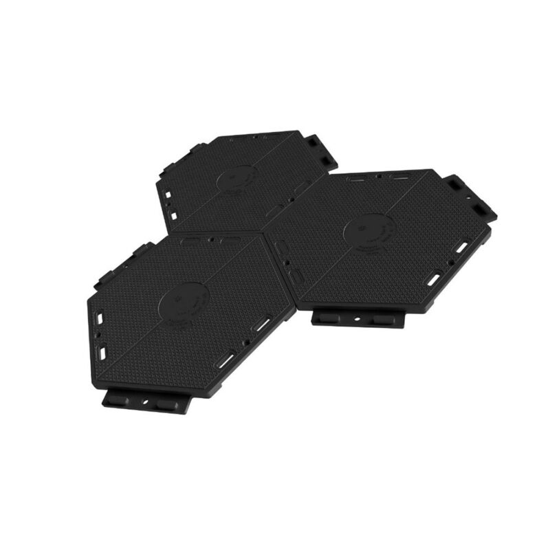 Schwarze Bodenplatten aus Kunststoff