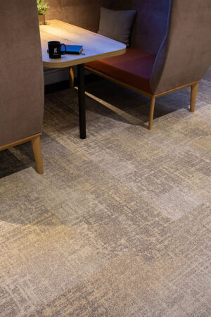 Burmatex Surface Trace Teppichfliesen 50x50 – 36607 Unfold